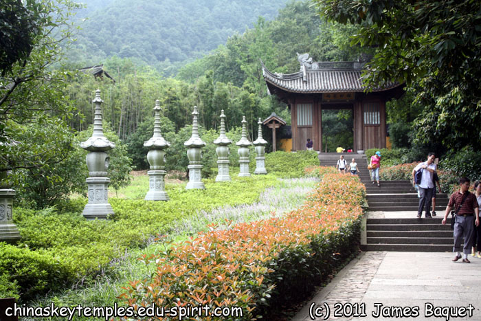 Entry to Yongfu Temple